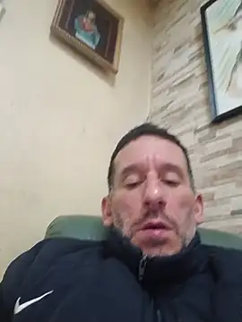 hernan198o stripchat live cam model