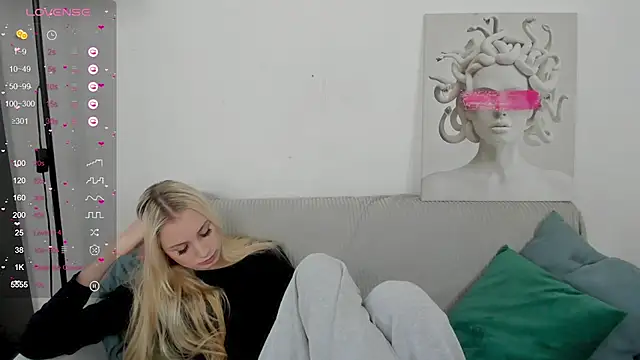 Karolina_brand stripchat live cam model