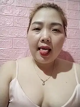 Tindraa1 stripchat live cam model