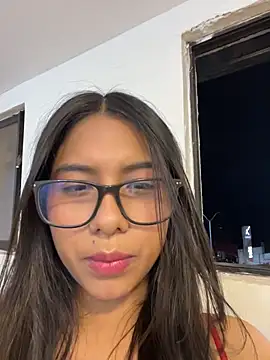 IsaSweett stripchat live cam model