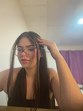 Valentina2390 stripchat live cam model