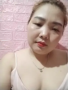 Tindraa1 stripchat live cam model
