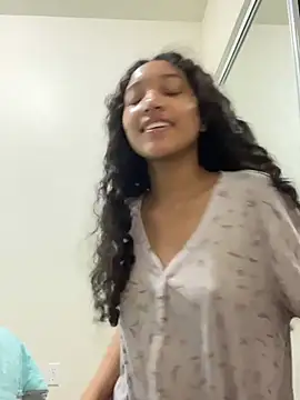 RoseNoirrrrr stripchat live cam model