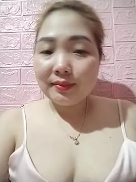 Tindraa1 stripchat live cam model