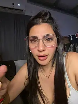 lucia2919 stripchat live cam model