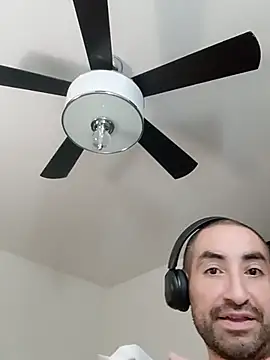 Brandon_Lee83@xh stripchat live cam model