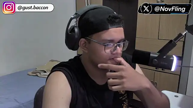 SegZac stripchat live cam model