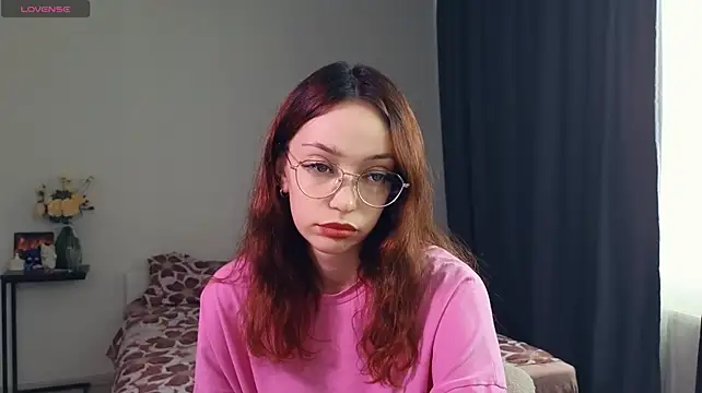 AyeHoney stripchat live cam model