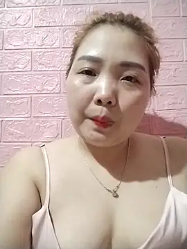 Tindraa1 stripchat live cam model