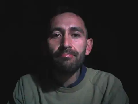 HesARG stripchat live cam model