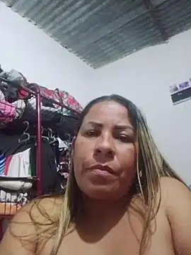 LaIndia1 stripchat live cam model