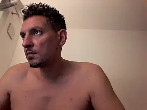 ARTANIS20 stripchat live cam model