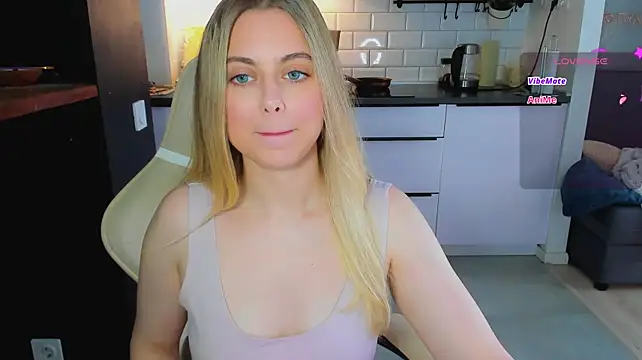 blonde_kellyy stripchat live cam model