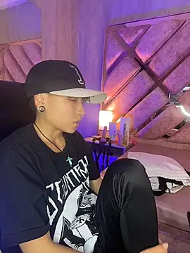 ian_mathias_ stripchat live cam model