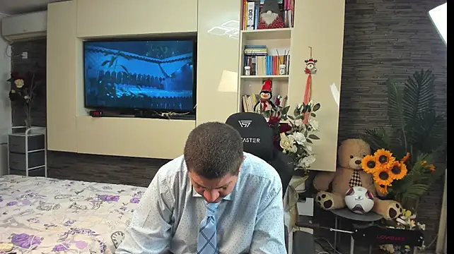 SpartacusDaddy48 stripchat live cam model