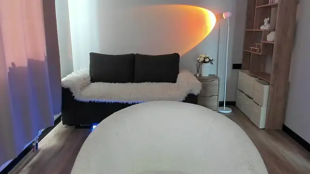 AnnaArti stripchat live cam model