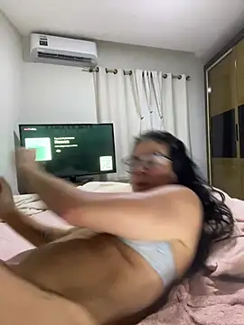 debi2005 stripchat live cam model