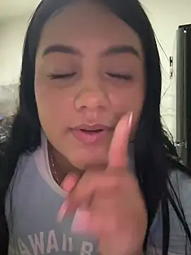 violetaluxe stripchat live cam model