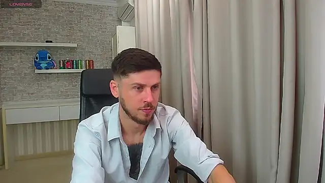 JonahShaw stripchat live cam model