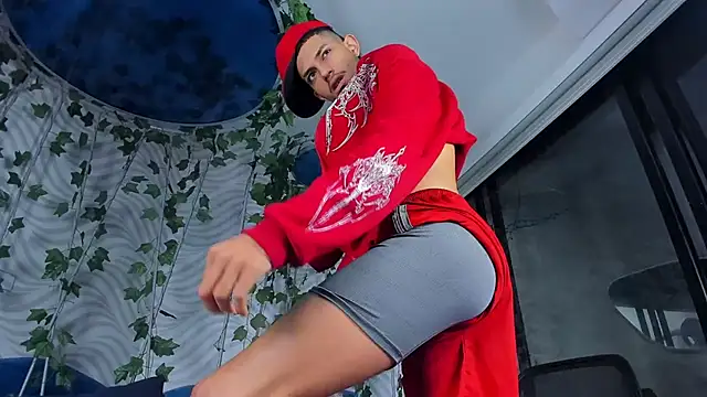 ItsZairen stripchat live cam model