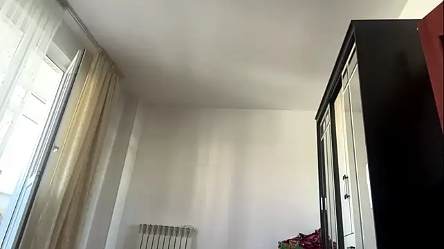 JuleCrass stripchat live cam model