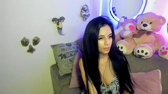 Valessia18 stripchat live cam model