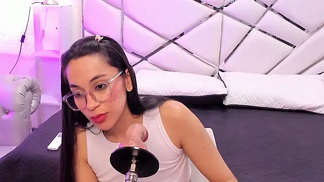 GabbieSkinny stripchat live cam model