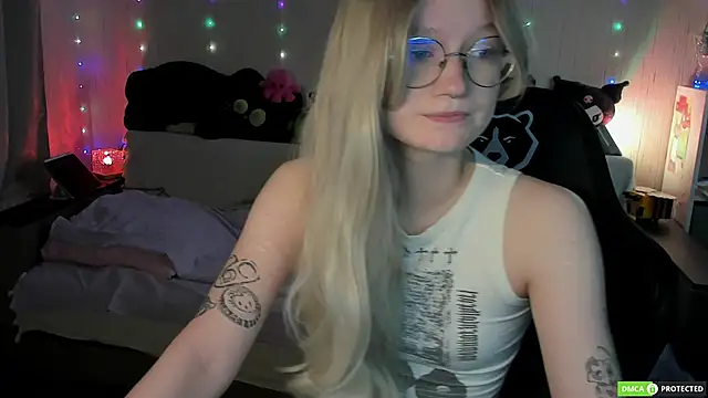 JulietFowler stripchat live cam model