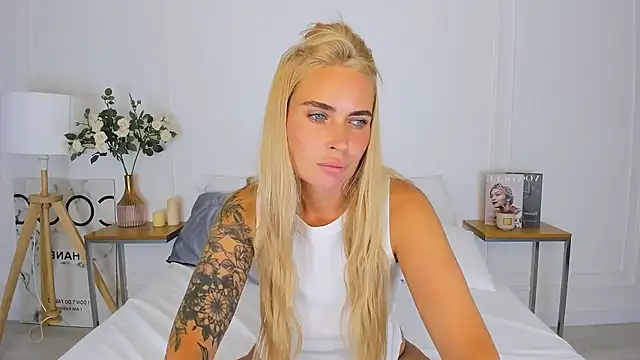 MiaMilfX stripchat live cam model