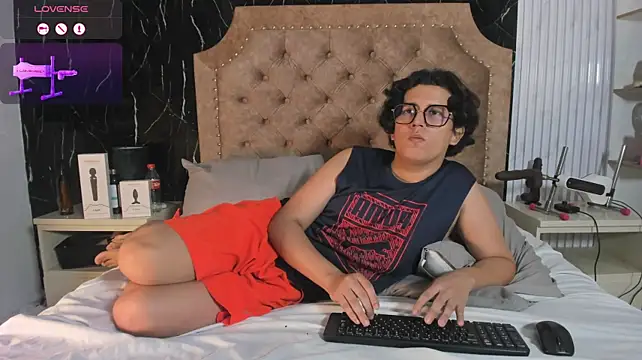 Monteszzo stripchat live cam model