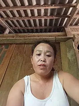 mi-key- stripchat live cam model