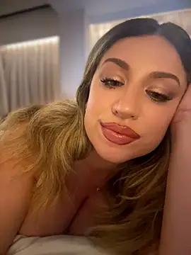 miamellycious stripchat live cam model