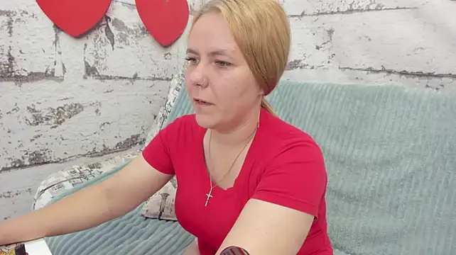 Dear_hollyy stripchat live cam model