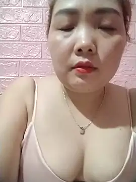 Tindraa1 stripchat live cam model