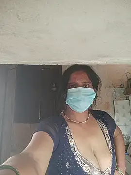 AadikiAunty stripchat live cam model
