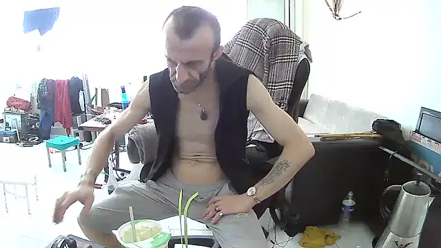 Aktorihann stripchat live cam model
