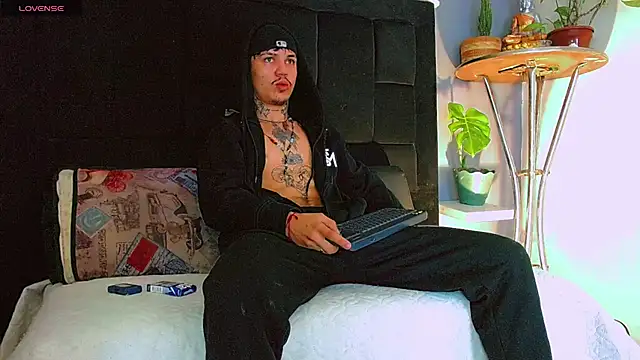 HannibalLester stripchat live cam model