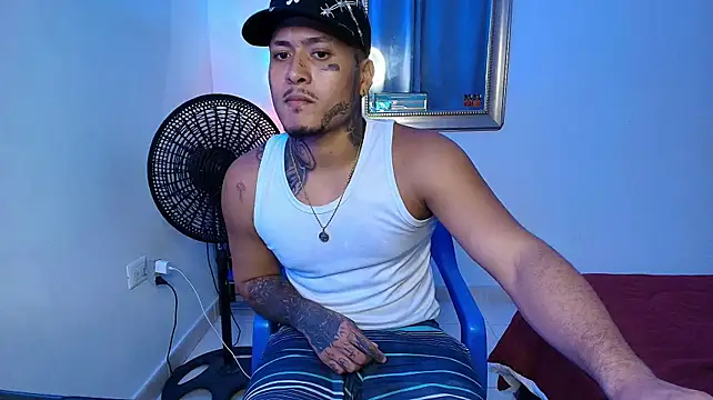 crow_black00 stripchat live cam model