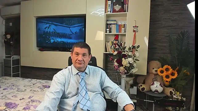 SpartacusDaddy48 stripchat live cam model