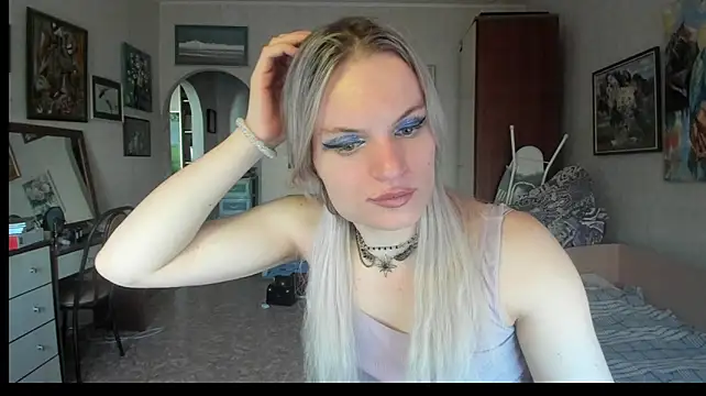 milliKira006 stripchat live cam model