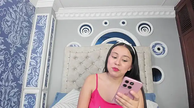 zoe_pettite__ stripchat live cam model