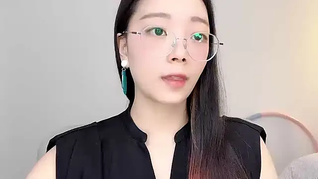 vera999- stripchat live cam model