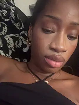 Babymarii stripchat live cam model