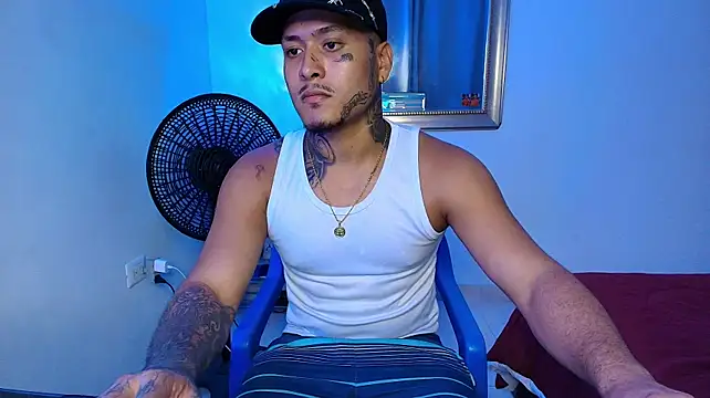 crow_black00 stripchat live cam model