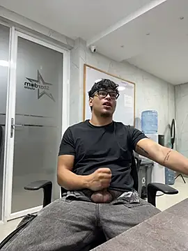 alekzamo stripchat live cam model