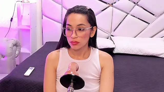 GabbieSkinny stripchat live cam model