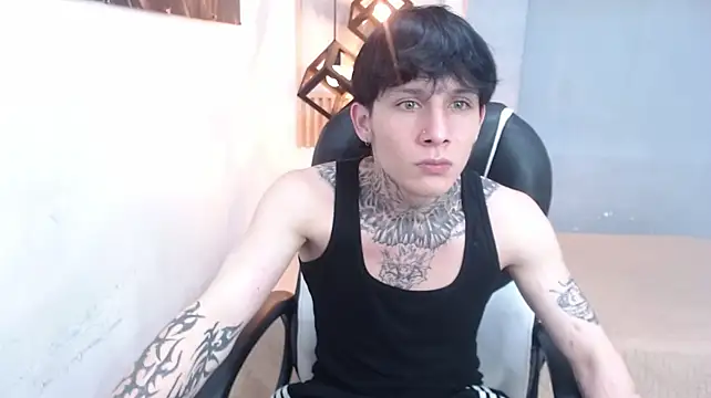 Cry_thereal stripchat live cam model