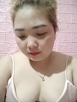 Tindraa1 stripchat live cam model
