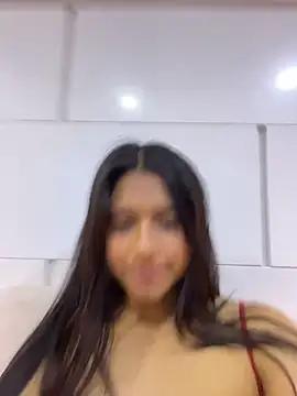 IsaSweett stripchat live cam model
