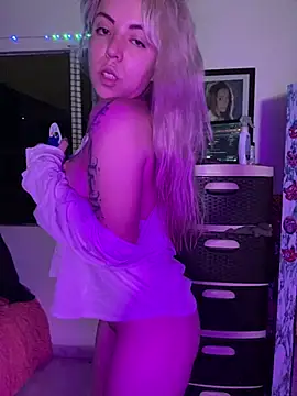 nathashabennethh stripchat live cam model